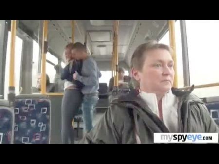 Русская пара с возбужденной задницей устраивает секс-шоу в автобусе Линдси Олсен