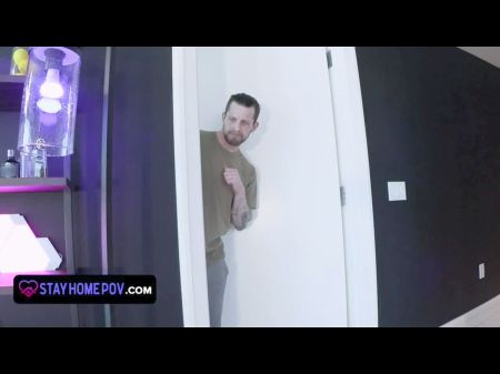 Сердивая Органическая девушка трюк свои невежественные соседи по комнате и использует его для секса в ее реальном онлайн-потоке 