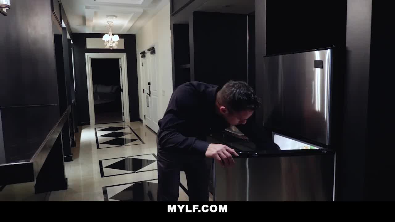 Flexible MILF Wird Im Fitnessstudio Hardcore Gefickt Liebeakt