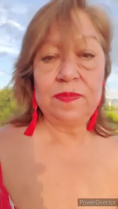 Mature Damsel Hirsute Snatch Driving Had To Piss So Badly Hotntubes
