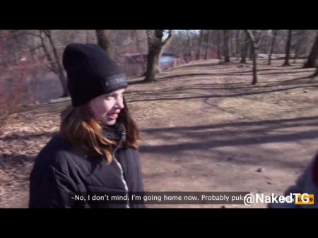 Русские девушки едят шведский рыбный неудачник, должен выполнить желание 