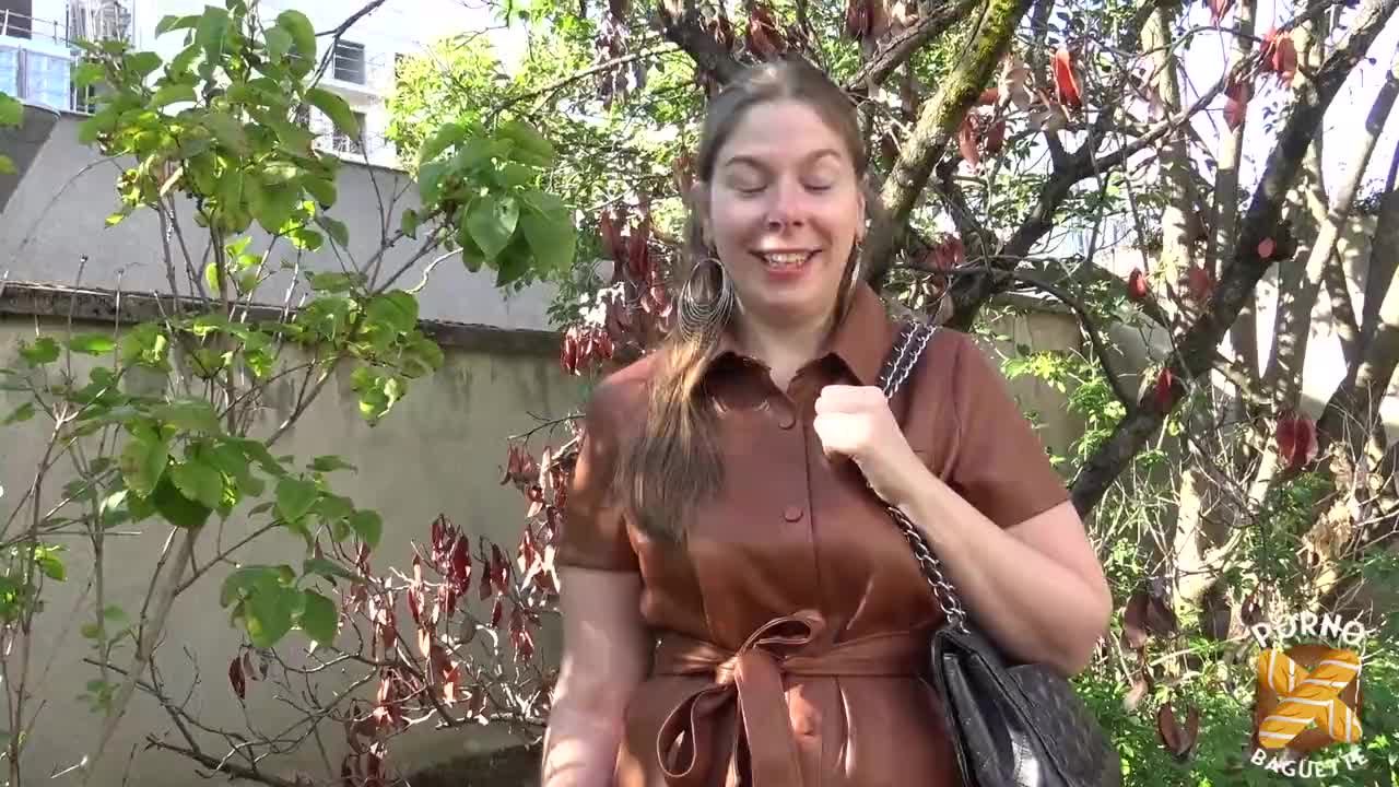 Alice Beautiful Milf Encuentra A Dos Chicos Para Un Buen Puño Xchica