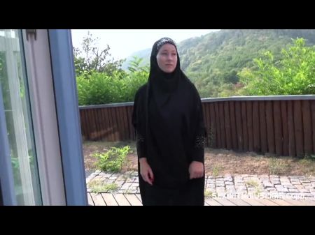 Чешская мусульманская горничная Ликки Лекс удовлетворяет своему боссу: HD Porn 6f 