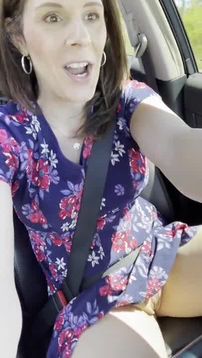 Stretching Legs Displaying Off Slit While Driving Porn C Hotntubes
