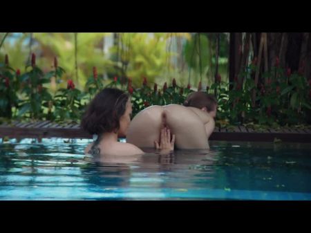Горячие лесбиянки на бассейне с самуном оргазмом с фистинг -открытым 