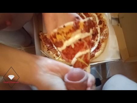 Мамочка ест сперму на пицце 