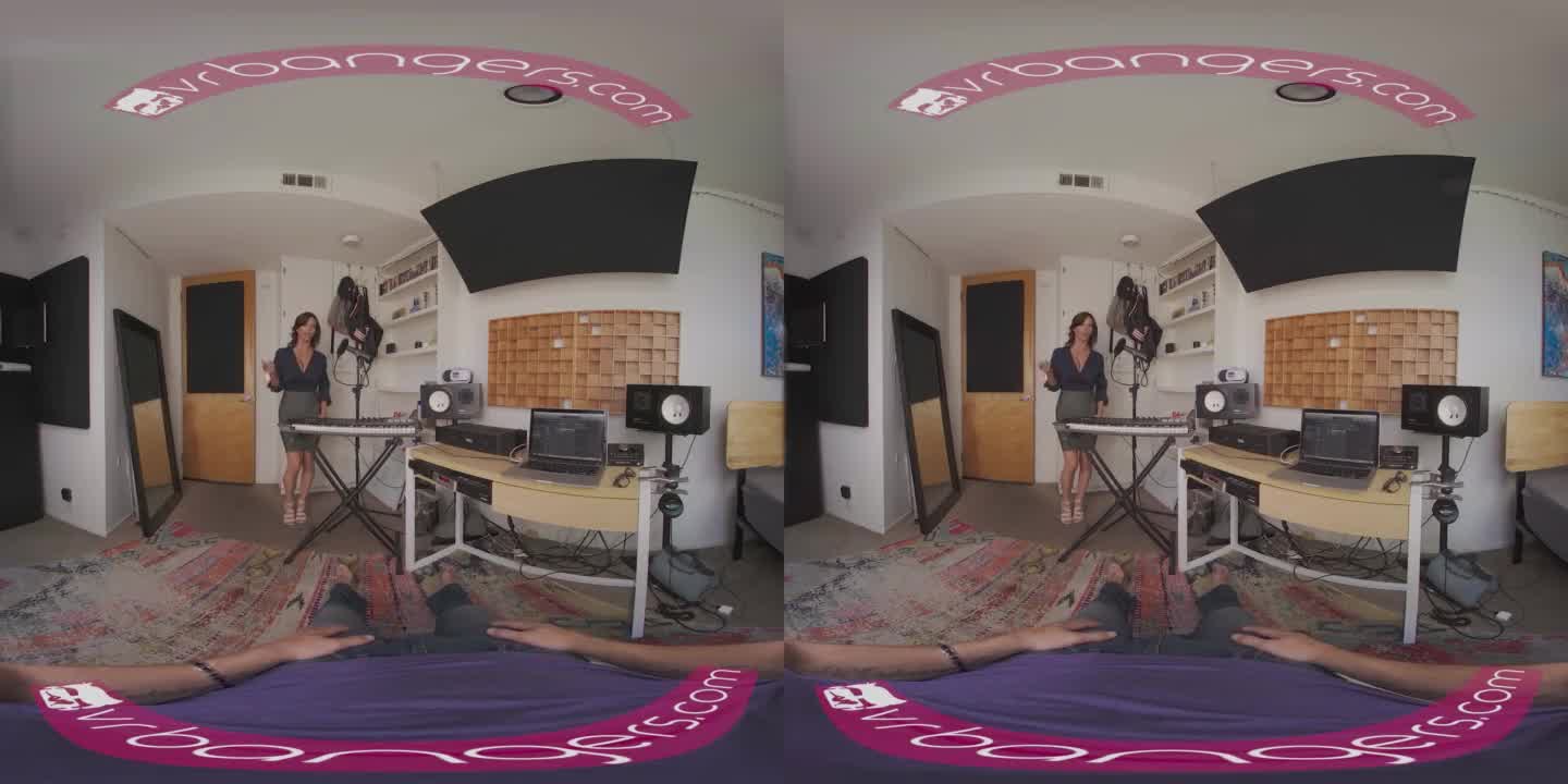 Professional Milf Singer Shooting Fluid On Microphone Vr Porno Hotntubes