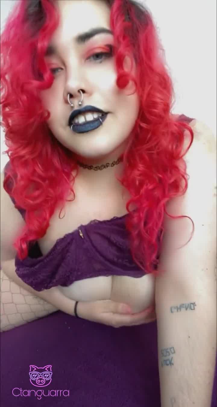 القوطي BBW مع الثدي الضخمة سخيف كسها الدهون حتى هي Cums Xalabahia