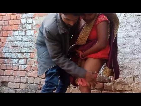 Bhabhi Ji Apne Boyfring Ko ghar ke pichhe bulakar chudwai Полный трахнутый индийский дези Бхабхи с парнем на открытом воздухе Секс жесткий ядро ​​