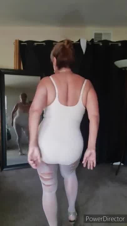 Middle Aged Latina Damsel Zilah Luz Does Lap Dance Wearing Nylons Hotntubes