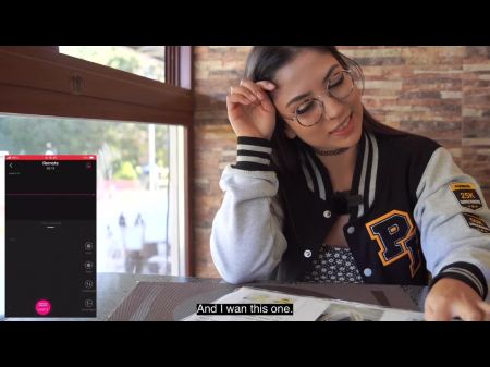 У меня был оргазм в общественном ресторане с моим пышным вибратором 