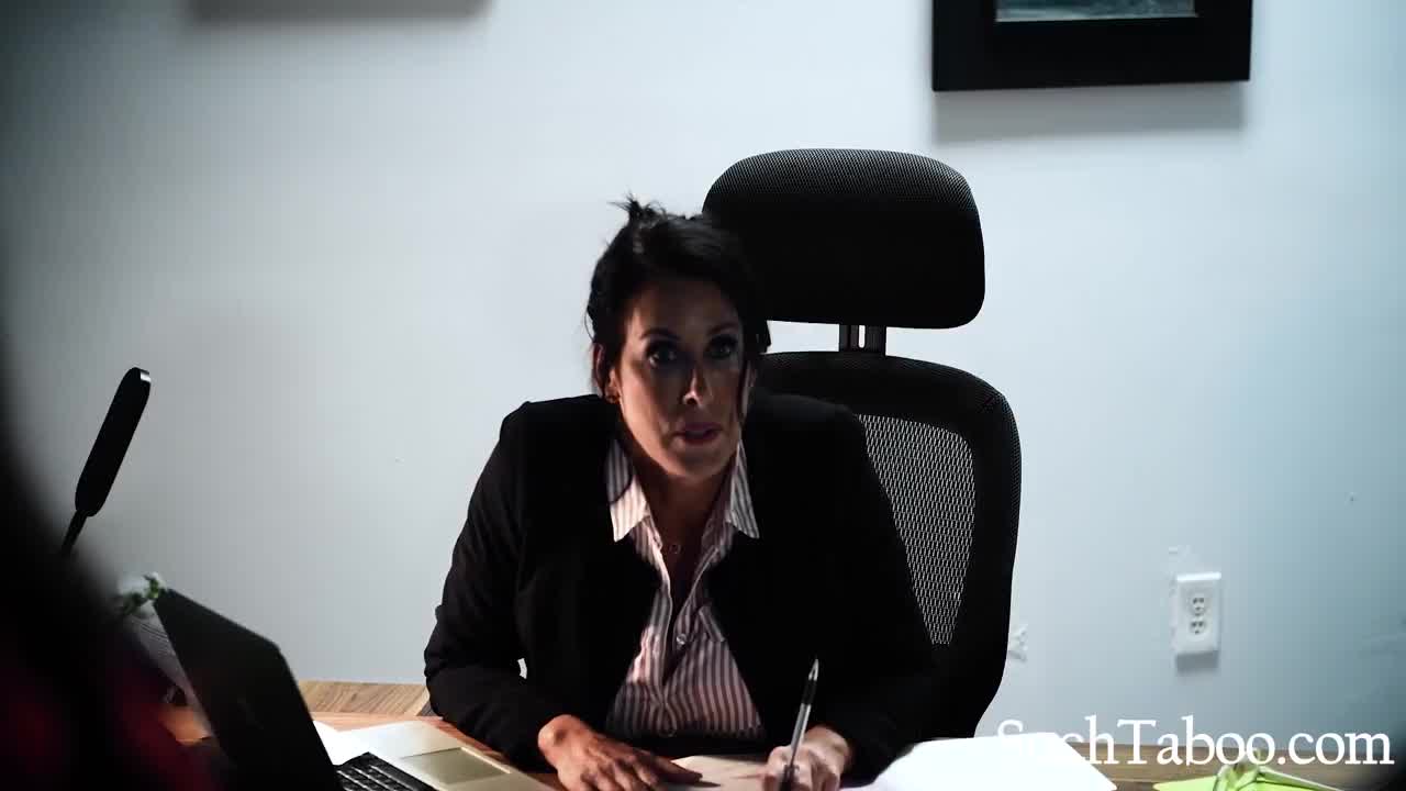 Angry All Girl Duo Instruct Homophobic Milf A Lesson Hotntubes