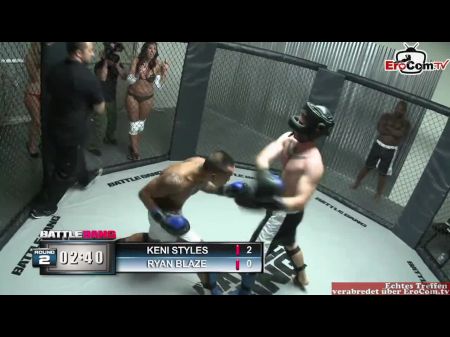 Блондинка шлюха с натуральными сиськами трахает победителя бокса 