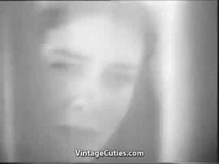 Отчим трахается с подругой падчерицы (винтаж 1960 -х годов) 
