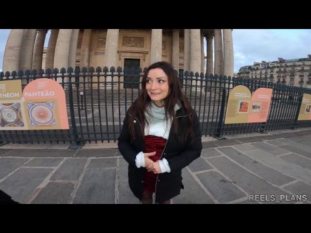 Итальянская девушка с большой задницей встретилась на улице, массировавшая в сауне, а анал трахнул 2 незнакомца 