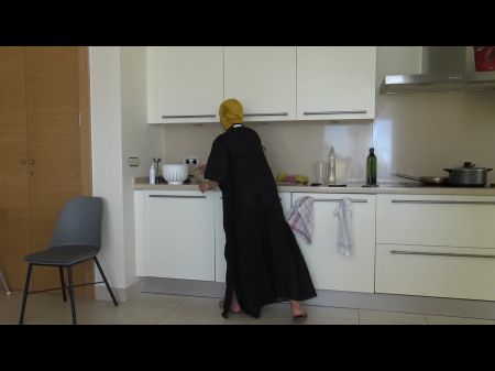 Сексуальная арабская женщина с большой задницей обманывает мужа на камеру 