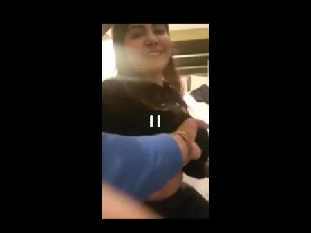 Айеша Акрам Паки Тиктокер обнаженная, показывая свои сиськи 