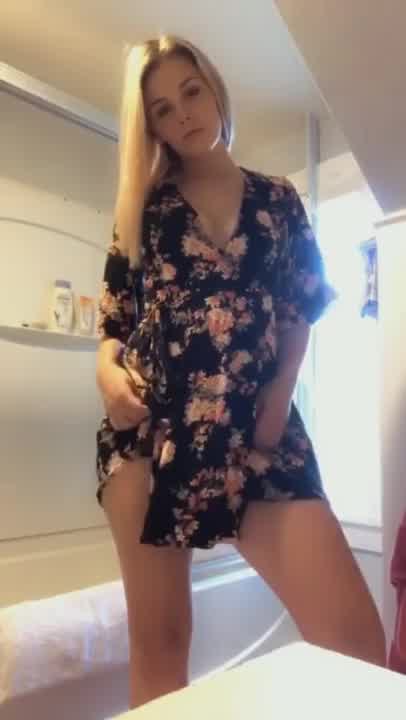 Blonde Wc Unwrap Hotntubes