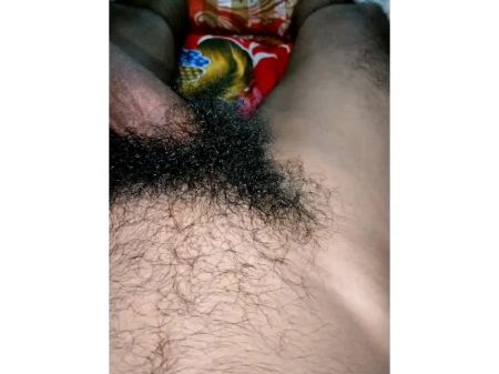 Bhabi ne meri muthi maar di boobs dikhake 