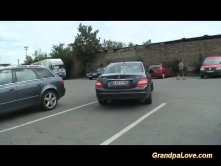 Дедушка подобрал милого подростка для секса в природе 