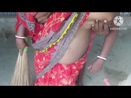 Pados ki bhabhi Jhadu maar raha tha jakar chudai ki bahut maja aaya 