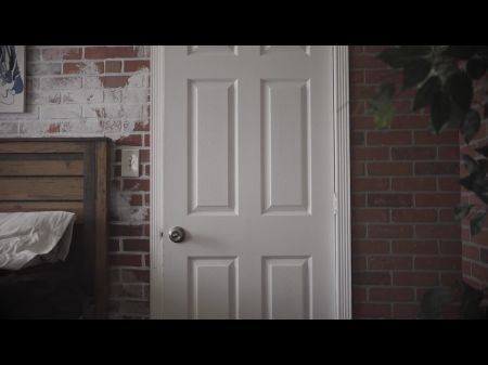 Миссакс смотрит порно с 