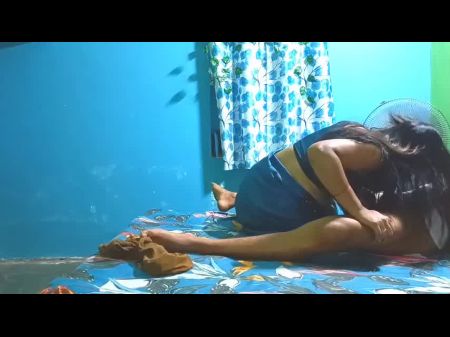 desi bhabhi ne lund chus k khada kiya aur apne chut me daal diya 