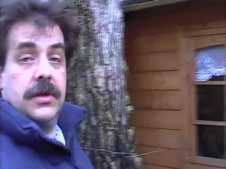 Секретный секс с сексуальной немецкой брюнетой с натуральными сиськами и бритой киской 