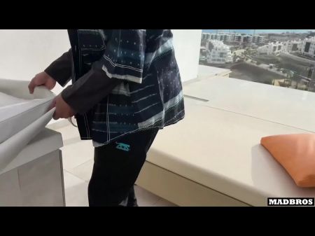 Венесуэльская жена, пойманная ее мужем, трахается, когда мы посещаем их дом 