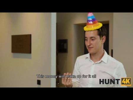 Hunt4k. Парень покупает фанни подруги и имеет анальный секс в присутствии BF 