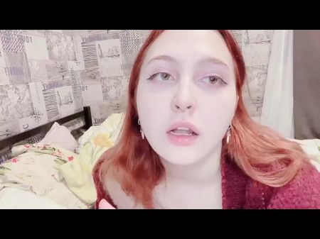 Красноваренная красота показывает ее сочные дыры 
