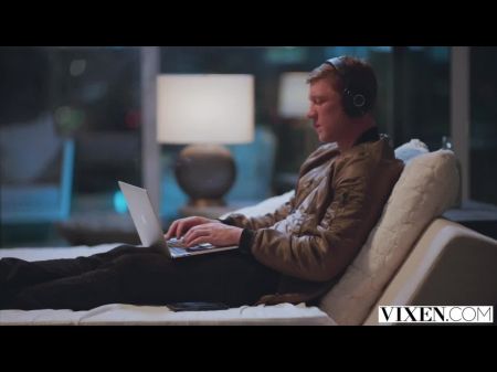 Непреодолимая миниатюрная блондинка всегда получает желание, что она хочет 