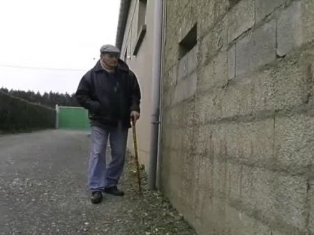 Супер грудастая французская женщина может взять твердый член во всех своих дырах 