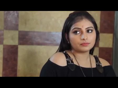 Kapde Badal Rhi Hot Bhabhi Ko dekh liya get ke ladke ne 