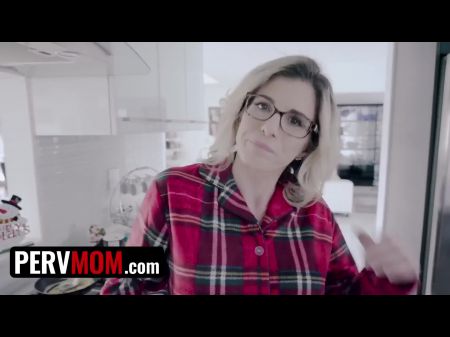 Грудастая мачеха мама снимается и дает отчиму его рождественский подарок рано 