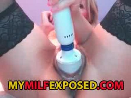 Проверьте мою мамочку с очень широкой и растянутой киской 