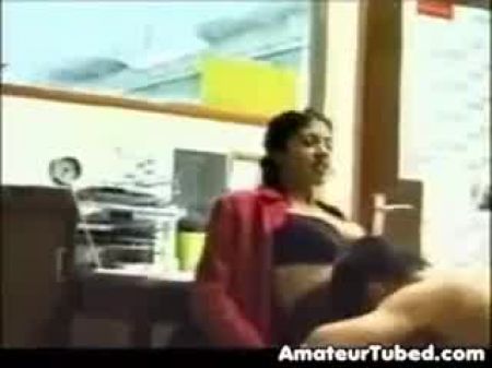 Горячая девочка секс со своим парнем, когда ее муж не выходит за рамки 