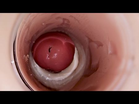 Камера внутри глубокой киски отражает огромную эякуляцию спермы 