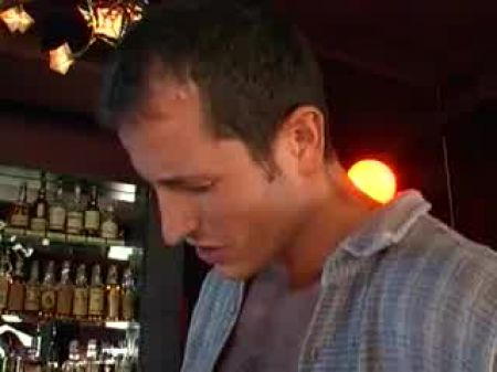 Елена в гэнгбэнге в кафе 