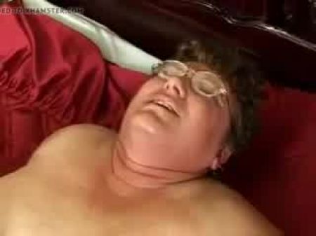 волосатую бабушку долбят 