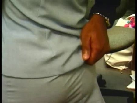 белая цыпочка получает жесткое проникновение черных на работе 