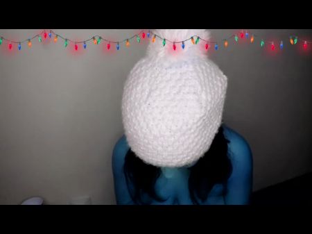 смурфетта играет со своими гигантскими синими сиськами и попкой 