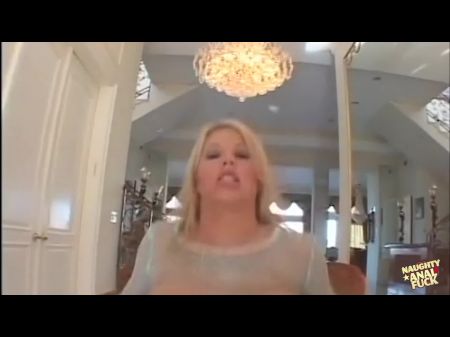 великолепная блондинка с большими натуральными сиськами и татуировкой предается дикому анальному сексу. 