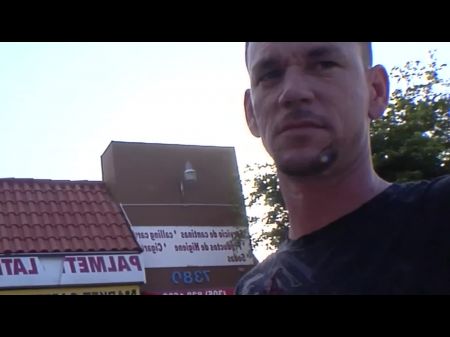 молодого человека соблазнила его горячая коллега 