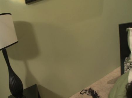 Тайская милфа с большими сиськами обожает трахаться со своим любовником, пока ее муж едет на работу. она заставляет его кончить ей в рот 