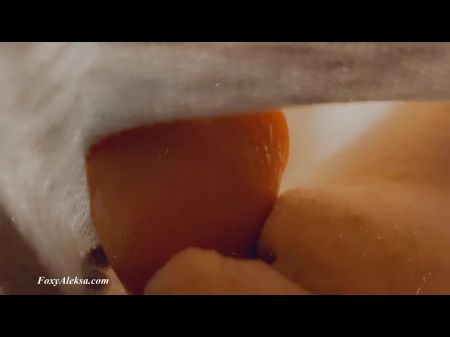 я использую маленькую киску сводной сестры. домашнее видео из частной коллекции. миниатюрная тинка получает большой член в маленькую дырочку. подглядываю за тобой 