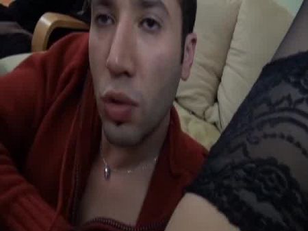 классная французская кукла трахает незнакомца как профессионал 