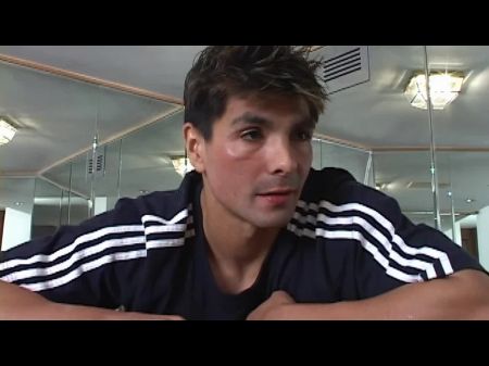 возбужденная девушка трахает себя пальцами перед отчимом, пока он не сможет больше сопротивляться 