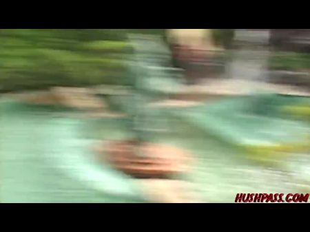 извращенная азиатка-любительница сосет член перед трахом на публике 