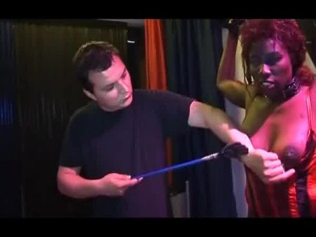 Чернокожую немецкую сучку связали и жестко трахнули в межрасовом групповухе БДСМ 